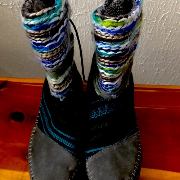 TOMS Nepal Knit Warm Suede Boots. Size 6 1/2. - Picture 3 of 4